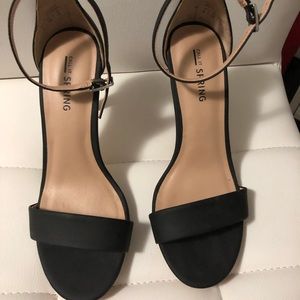 SPRING BLACK HEELS SIZE 6